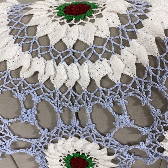 Handmade crochet large doilies - Picture 13 of 13